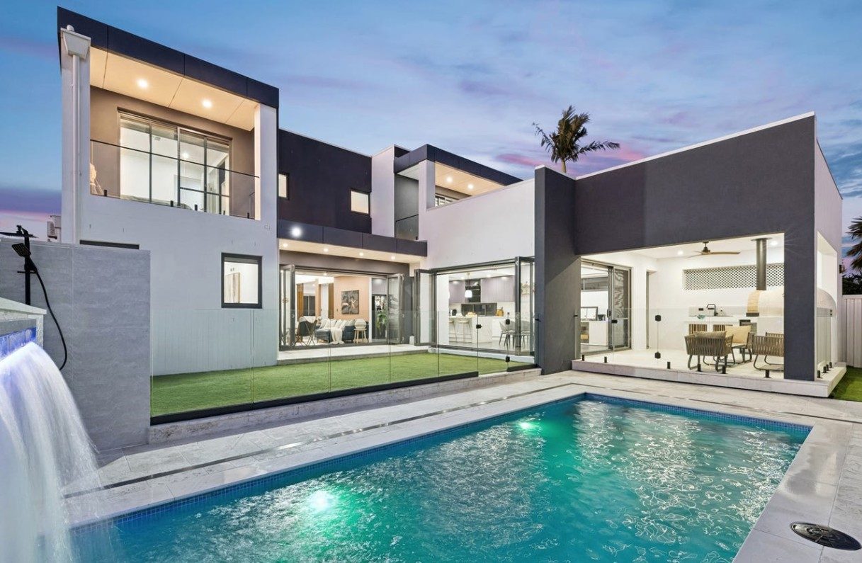 New build rear elevation and pool Monterey
