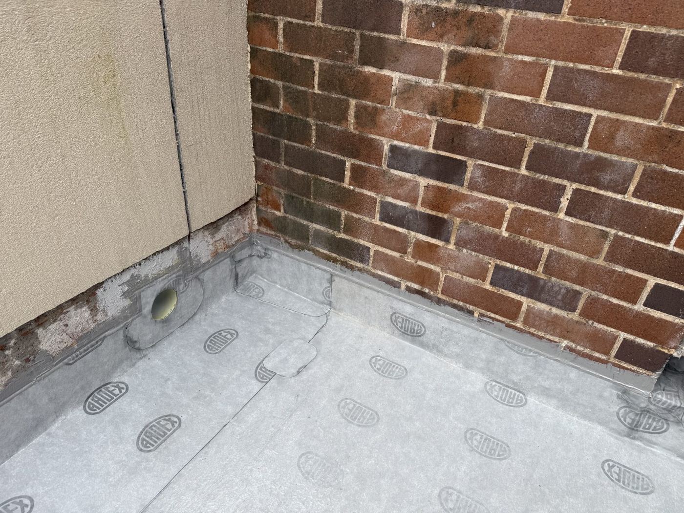 Membrane upturn at brick wall junction