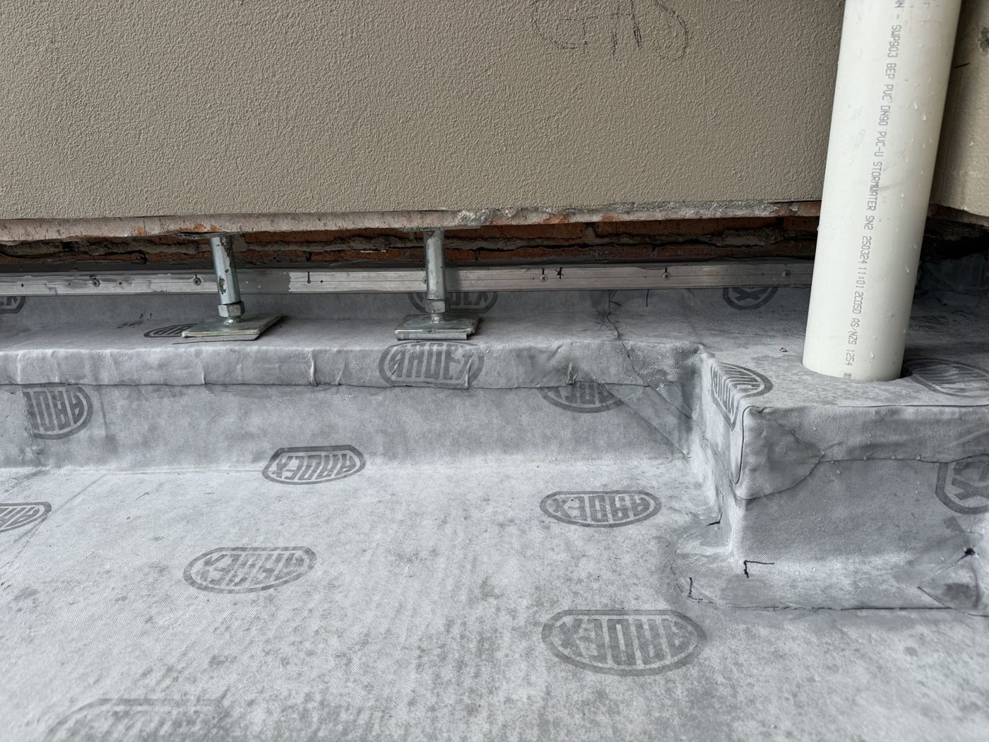 Membrane detailing around pipe penetration