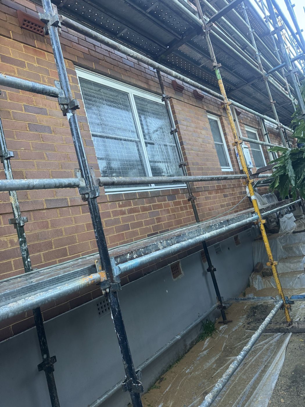 Scaffold with guardrails along elevation