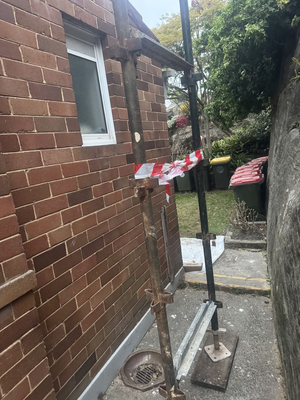 Temporary propping during structural works